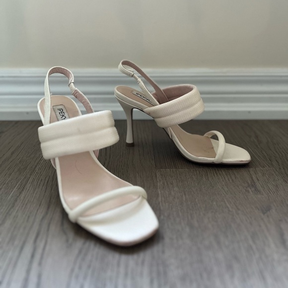 White Ipekyol heels - Picture 3 of 4